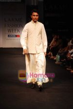 Model walks the ramp for Krishna Mehta Show at Lakme Winter fashion week day 1 on 17th Sept 2010 (20).JPG